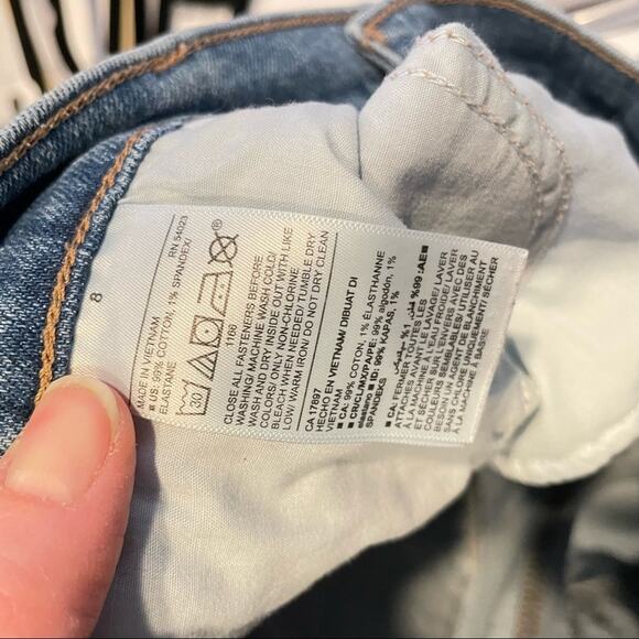 Old Navy Boyfriend Mid Rise Light Wash Heavily Distressed Jeans Womens 8 Blue - Picture 6 of 9